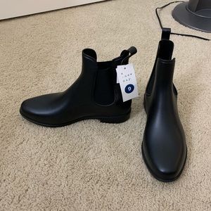 A new day rain boots